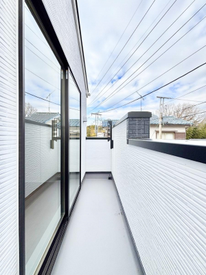 �o���R�j�[�@�������P�������`Balcony�`  �傫�ȋ�Ɉ͂܂ꂽ�C�����̂����ƁB  �o���R�j�[��`�������ň��|�I�ȊJ�����ɕ�܂�܂��B�o���R�j�[�͗z���������݂��z�c����󕨂��C�����悭�������Ƃ��ł��܂��B