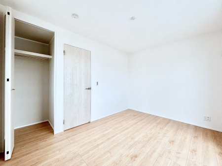 ���[�@�������P�������m���̃N���[�[�b�g�B���s��������̂Ō���̈ߗނ�����������܂�܂��B