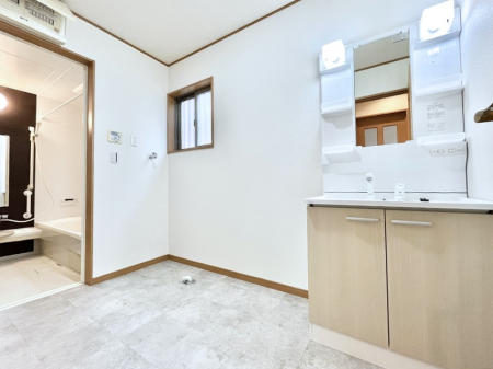 ʑEʏ@邢ʏ͖̐gxxyłႢłB