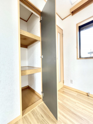 ���̑����ρ@���r���O���[�B�����Ɏ��[������ƕ����W�܂�LDK���X�b�L���Еt�������ł��ˁB  