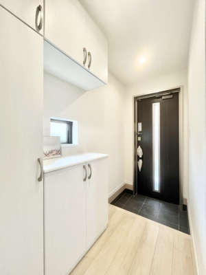 ց@`Entrance`@Ƃ̒łql}ŏ̏ꏊł錺ւ́AƂ̈ۂ̂̂łILxȌ֎[ŁAYɕۂƂo܂􌺊ւɂ͂Ղ[̉ʔI