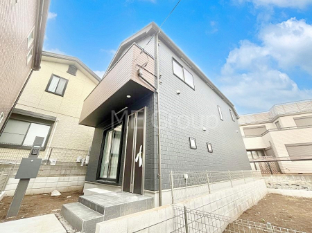 nOώʐ^@Oρ`Exterior`  ՐÂȏZnŎqĉƑɃsb^B  ̂UKȗ΂Ɍb܂ꂽGAŁARɕ܂ꂽ₩ȕ炵邽߂́AƂ肠ZĂ܂B