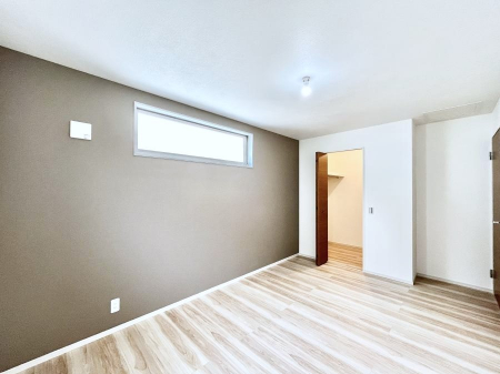 �Q���@�����`Bed Room�`�@�u��������������l�v�Ƃ��v�w�ł�����肭�낰��Q���B�����̉Ǝ��₨�d���ɔ�ꂽ���̓t�J�t�J�̃x�b�g�Ŗ�����Ă��������B�{�I�������Ă����K�ȍL����������