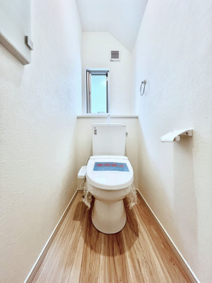 �g�C���@�����`Toilet�`�@�Y��E�X�b�L���E���K�ȃE�H�V�����b�g�t�g�C���ł��낰���Ԃł��B1�A2�K���Ƀg�C���X�y�[�X�I�̌������薾�邭�A���K��ԂƂȂ��Ă���܂��������g���ꏊ�����炱���̔z���ł��I
