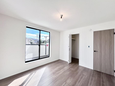 ���̑����ρ@������1�������`Bed Room�`  �u��������������l�v�Ƃ��v�w�ł�����肭�낰��WIC�t���̐Q���B�����̉Ǝ��₨�d���ɔ�ꂽ���̓t�J�t�J�̃x�b�g�Ŗ�����Ă��������B�{�I�������Ă����K�ȍL����������