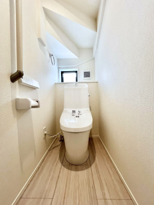 �g�C���@������1�������`Toilet�`�@�Y��E�X�b�L���E���K�ȃE�H�V�����b�g�t�g�C���ł��낰���Ԃł��B�̌������薾�邭�A���K��ԂƂȂ��Ă���܂��������g���ꏊ�����炱���̔z���ł��I