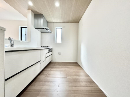 �L�b�`���@�u�₩�ȕ����ʂ蔲����L�b�`���B��������̂Ŗ��邭���C�ɂ��𗧂��܂��B