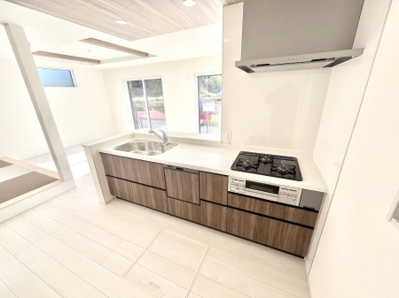 �L�b�`���@���������Ȃ���ł����Ƒ��Ƃ̉�b���y���߂�ΖʃL�b�`��