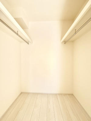 ���̑��@������1�������`Walk-in Closet�`�@��������̗m���������Ă��V���ɂȂ�ɂ����E�H�[�N�C���N���[�[�b�g�B�m���ȊO�ɂ��A���i�g��Ȃ��Ɠd��X�[�c�P�[�X�A�X�g�b�N�i�Ȃǉ��ł��Еt����������Ԃł��B