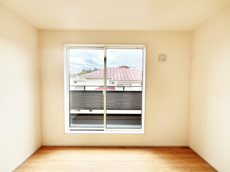 Q@`Bed Room`@oRj[̖邢݂܂BƂɌb܂ꂽB_炩RŒڊo߂炵邾낤B܂A@\IȎ[zuāAЕtԂoB