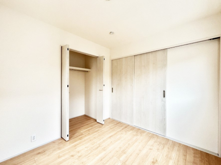 q@`Bed Room`@؂̉肪₳t[O͈炬炷vCx[gԁB߂̃t[Oł̂ŁAǎƂ}b`AXɍLĂʂB