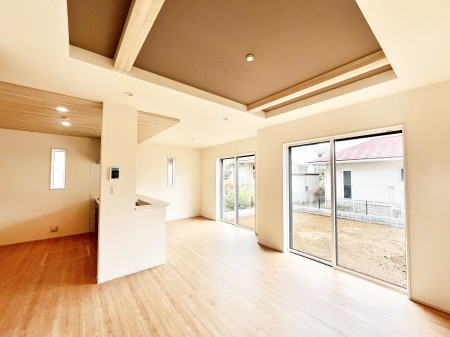 ̑ρ@`Living`@Ƒ̐HĉقAqǂV΂AFl肷LDK͏Z܂̒SBԉ߂ꏊA̋Ԃ͏Z܂Ŝ̋SnE܂B