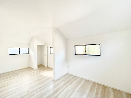 �Q���@�������Q�������`Bed Room�`�@���q�l�̐����ɍ��킹�ďZ�܂��̃��C�A�E�g���ς��܂��B�v�t���̃v���C�o�V�[���d��������A�����ɍ��킹�Ċ���x�b�g��z�u������B���������z���Ă̏Z�܂��I�т���؂ł��B   