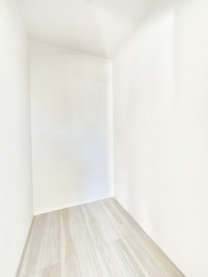 ���̑��@������1�������`Walk-in Closet�`�@��������̗m���������Ă��V���ɂȂ�ɂ����E�H�[�N�C���N���[�[�b�g�B�m���ȊO�ɂ��A���i�g��Ȃ��Ɠd��X�[�c�P�[�X�A�X�g�b�N�i�Ȃǉ��ł��Еt����������Ԃł��B