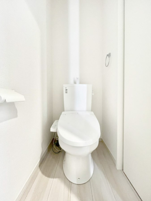 �g�C���@������1�������`Toilet�`�@�Y��E�X�b�L���E���K�ȃE�H�V�����b�g�t�g�C���ł��낰���Ԃł��B�̌������薾�邭�A���K��ԂƂȂ��Ă���܂��������g���ꏊ�����炱���̔z���ł��I