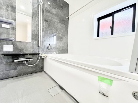 �����@����̔�������Ă���閾�邢�������̂���o�X���[��