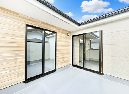 �o���R�j�[�@�����`Balcony�`  �o���R�j�[�͉������z���������݁A���z�c����󕨂��C�����悭�������Ƃ��ł��܂��B  �g���₷���J���I�ȃo���R�j�[�ł����z�����������Ղ�~�蒍���A�o���R�j�[�t���Z�܂��B  