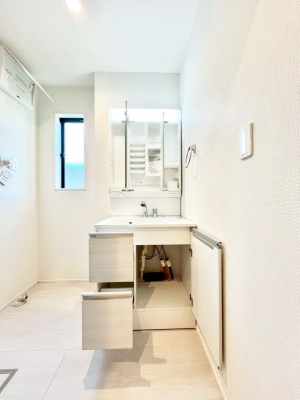 ���̑����ρ@�O�ʋ��̗��ɁA���ϕi��q���p�i�Ȃǂ����[�\�B���ʑ����������ƕۂ��܂��I