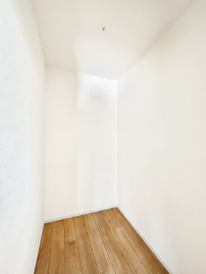 ���̑��@1�K�̃E�H�[�N�C���N���[�[�b�g�̓t�@�~���[�N���[�[�b�g�Ƃ��Ă����p�ł��܂�