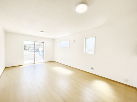 ̑ρ@Ƒ̏Ί炪RƐ܂ĂAȕ͋C̃_CjOɎdオĂ܂B