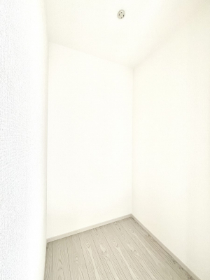 ���̑��@�����`Walk-in Closet�`�@�K�v�Ȃ��̂�R�[�f�B�l�[�g���ꗗ���Ċm�F�ł��A�g�x�x�⏀�����Z���ԂōςރE�H�[�N�C���N���[�[�b�g��ݒu���܂����B�Ƃ̒�����������Ƃ�����֗��Ȏ��[�X�y�[�X�ł��B