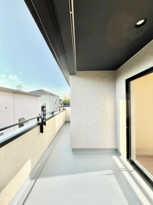 �o���R�j�[�@�����`Balcony�`�o���R�j�[�͉������z���������݁A���z�c����󕨂��C�����悭�������Ƃ��ł��܂��B�g���₷���J���I�ȃo���R�j�[�ł����z�����������Ղ�~�蒍���A�o���R�j�[�t���Z�܂��B  