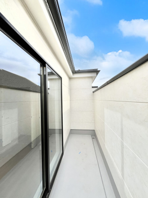 �o���R�j�[�@������1�������`Balcony�`  �o���R�j�[�͉������z���������݁A���z�c����󕨂��C�����悭�������Ƃ��ł��܂��B  �g���₷���J���I�ȃo���R�j�[�ł����z�����������Ղ�~�蒍���A�o���R�j�[�t���Z�܂��B  