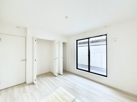 �Q���@�������Q�������`Bed Room�`  �S�����ɂ͎��[�N���[�[�b�g�������I���i�g���̂��m���⏬���͂������A�G�ߕ��̂��m���Ȃǂ���������Ɛ������ڂ����܂������܂��B  ������Ԃ��L���g�p�ł��܂��ˁB