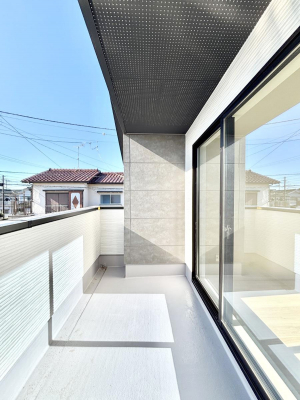 �o���R�j�[�@�����`Balcony�`�@������̃o���R�j�[�̑O�ɂ͉_�ȊO�ɑ��z���Ղ���̂�����܂���B�����󕨂������₷���A����薾�邭�C�����̂������������Ă��܂��B�Ƒ��S�����̐��󕨂���C�Ɋ����܂��B