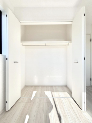 ���[�@�����`Closet�`�@�ǖʃN���[�[�b�g������΃^���X��u���K�v���Ȃ��A�o������̂Ȃ��X�b�L����Ԃ��ێ��ł��܂��B����ꂽ�X�y�[�X��L���Ɋ��p�ł������B�G�߂̈ߗނ��̕i�Ȃǂ����Ղ���[�o���܂��ˁ�