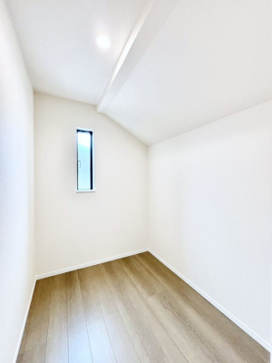 ���[�@�����`Closet�`�@�ǖʃN���[�[�b�g������΃^���X��u���K�v���Ȃ��A�o������̂Ȃ��X�b�L����Ԃ��ێ��ł��܂��B����ꂽ�X�y�[�X��L���Ɋ��p�ł������B�G�߂̈ߗނ��̕i�Ȃǂ����Ղ���[�o���܂��ˁ�