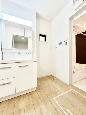 ̑@`Dressing Room`FœꂳĂƁAXbLƐۂ܂B  ̗ɂ͂ՂƎ[Xy[XWI  ́AVv@\dāB