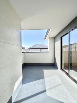 oRj[@`Balcony`  oRj[͉z݁Azc󕨂C悭Ƃł܂B  g₷JIȃoRj[łzՂ~蒍AoRj[tZ܂B  