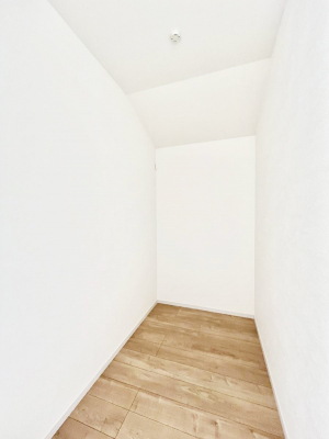 ̑@`Walk-in Closet`@KvȂ̂R[fBl[gꗗĊmFłAgxx⏀ZԂōςރEH[NCN[[bgݒu܂BƂ̒Ƃ֗Ȏ[Xy[XłB