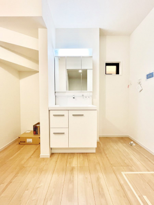 ʑEʏ@`Dressing Room`@ÂȂ肪Ȑʏƍ̌ƊC\Ȃ̂ŋC悭g܂BOʋ^Cv̐ʑ͋[ŎU炩肪ȐʏXbL