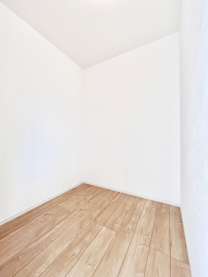 ���̑��@�������Q�������`Walk-in Closet�`�@��������̗m���������Ă��V���ɂȂ�ɂ����E�H�[�N�C���N���[�[�b�g�B�m���ȊO�ɂ��A���i�g��Ȃ��Ɠd��X�[�c�P�[�X�A�X�g�b�N�i�Ȃǉ��ł��Еt����������Ԃł��B