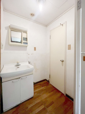 ʑEʏ@`Dressing Room`@FœꂳĂƁAXbLƐۂ܂B́AVv@\dāB