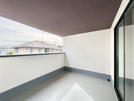 �o���R�j�[�@�������P�������`Balcony�`�@�C���i�[�o���R�j�[�͐��󕨂������X�y�[�X�Ƃ��ċ}�ȉJ�Ő��󕨂��G��Ă��܂��̂�h���ł���܂����`�F�A�ł��낢����A�Ăɂ͎�����C�ɂ����r�j�[���v�[�����y���߂܂��ˁ�