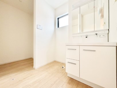 ���̑��@�������Q�������`Dressing Room�`�@�Â��Ȃ肪���Ȑ��ʏ�����������ƍ̌��Ɗ��C���\�Ȃ̂ŋC�����悭���g�������܂��B�O�ʋ��^�C�v�̐��ʑ�͋������[�ŎU�炩�肪���Ȑ��ʏ����X�b�L����