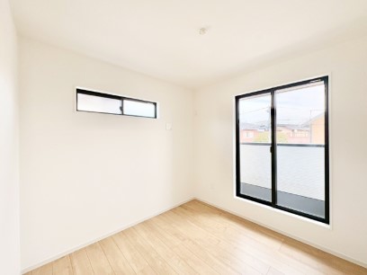 ���̑����ρ@�������Q�������`Bed Room�`�@2�ʍ̌����m�ۂ������邢�����́A���ʂ����ǂ��A��ϋ��S�n�̗ǂ���ԂƂȂ��Ă���܂��B�u�₩�ȕ��������ċN���钩�́A���K�����̎n�܂�ɁI���������ʕ����ƂĂ��ǂ��Z�܂���