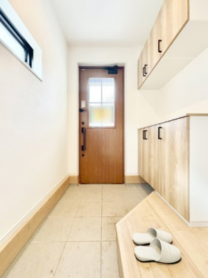 ���ց@�������Q�������`Entrance�`�@�Ƃ̒��ł��q�l���}����ŏ��̏ꏊ�ł��錺�ւ́A�Ƃ̈�ۂ��̂��̂ł��I�L�x�Ȍ��֎��[�ŁA����Y��ɕۂ��Ƃ��o���܂��􌺊ւɂ͂����Ղ���[�̉��ʔ��������I