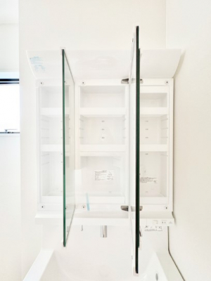 ���̑����ρ@�ݔ����Q�������O�ʋ��̗��ɁA���ϕi��q���p�i�Ȃǂ����[�\�B���ʑ����������ƕۂ��܂��I