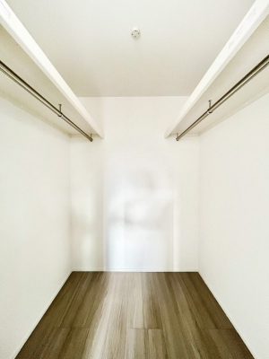 ̑@P`Walk-in Closet`@̗mĂVɂȂɂEH[NCN[[bgBmȊOɂAigȂƓdX[cP[XAXgbNiȂǉłЕtԂłB