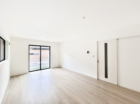 rO@P`Living`@O̗ȂVvłLDKB傫ȑނ̂Ŏ邭AƑ̌ȅƂăsb^łBJƓ̗ǂ𐥔񂲗I