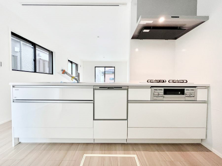 Lb`@P`Kitchen`@beރrOAȂLb`BƂ́Ał͂ȂA炵AKɂꏊBΊ̖A炬̓X̂߂ɁAŐV̐ݔEdl̗pB