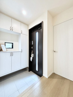 ���ց@������B�������`Entrance�`�@�Ƃ̒��ł��q�l���}����ŏ��̏ꏊ�ł��錺�ւ́A�Ƃ̈�ۂ��̂��̂ł��I�L�x�Ȍ��֎��[�ŁA����Y��ɕۂ��Ƃ��o���܂��􌺊ւɂ͂����Ղ���[�̉��ʔ��������I