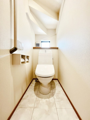 �g�C���@������A�������`Toilet�`�@�������̂��鐅����g�C���̓E�H�V�����b�g�t���ł����g�C���͖����g�킴��𓾂Ȃ����́B����������ۂ������ł��ˁB�g�C����2��������̂Œ��̍��G���ɕ֗��ł��I
