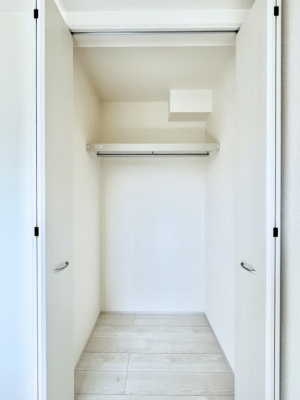 ���[�@�m���̃N���[�[�b�g�B���s��������̂Ō���̈ߗނ�����������܂�܂��B