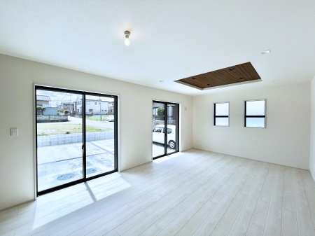 ���r���O�@�傫�ȑ����炽���Ղ�̗z���ƕ����������郊�r���O