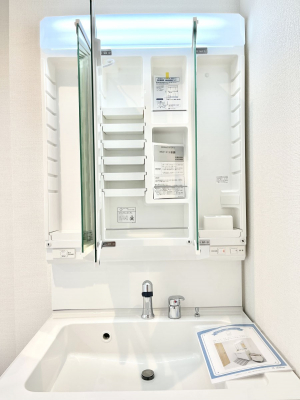 ���̑����ρ@�O�ʋ��̗��ɁA���ϕi��q���p�i�Ȃǂ����[�\�B���ʑ����������ƕۂ��܂��I